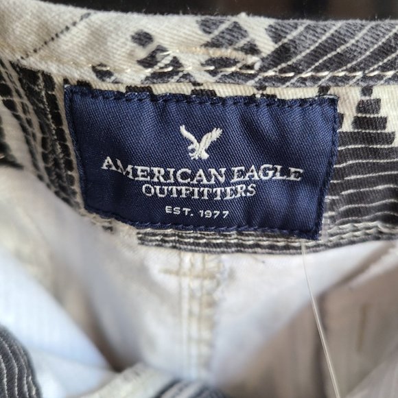 AEO Black & White Midi Stretch Shorts Size 12 - Picture 5 of 6